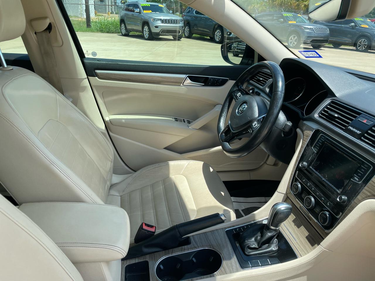 Volkswagen Passat 2.0T SEL Premium Auto 2018