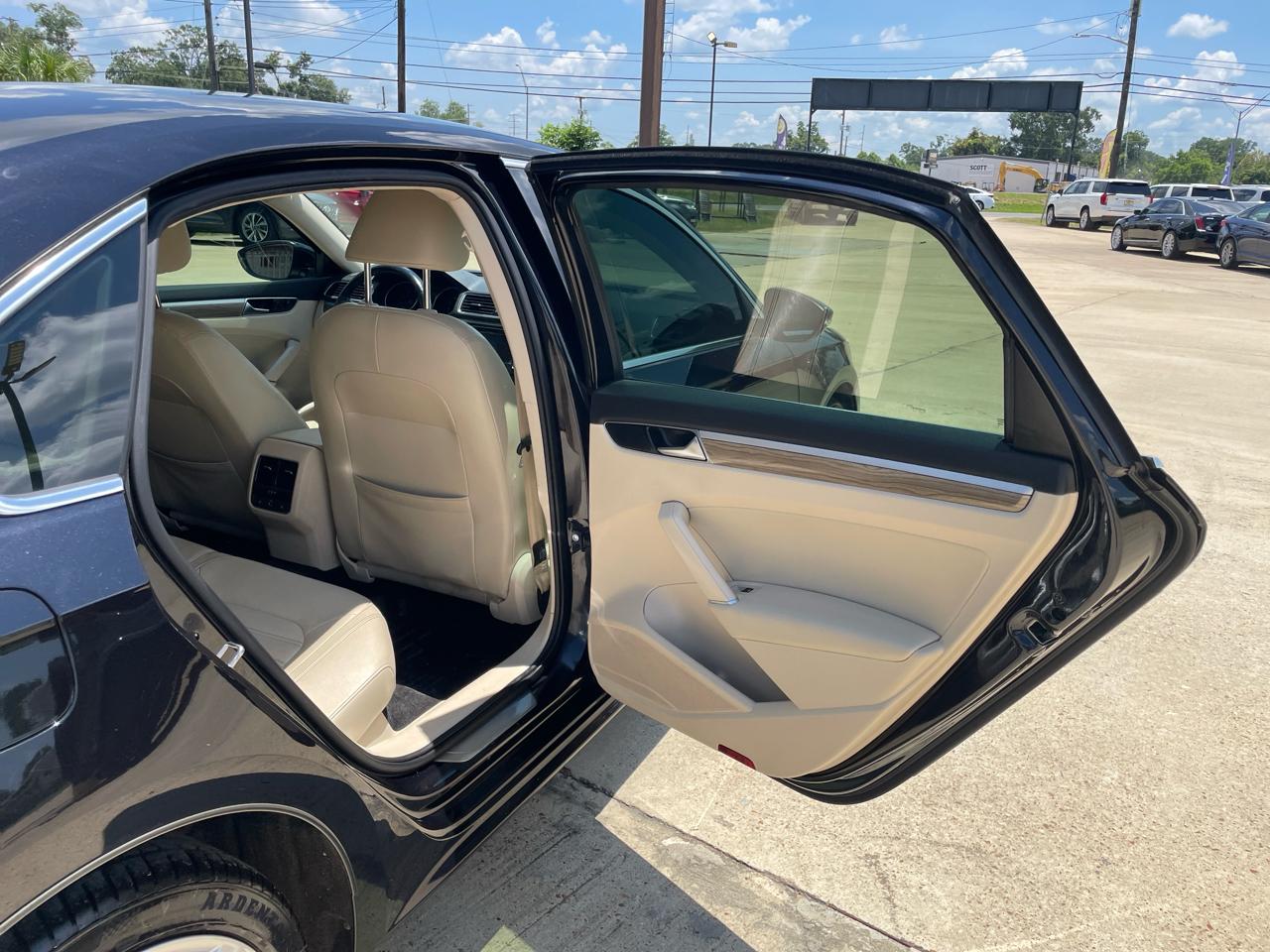 Volkswagen Passat 2.0T SEL Premium Auto 2018