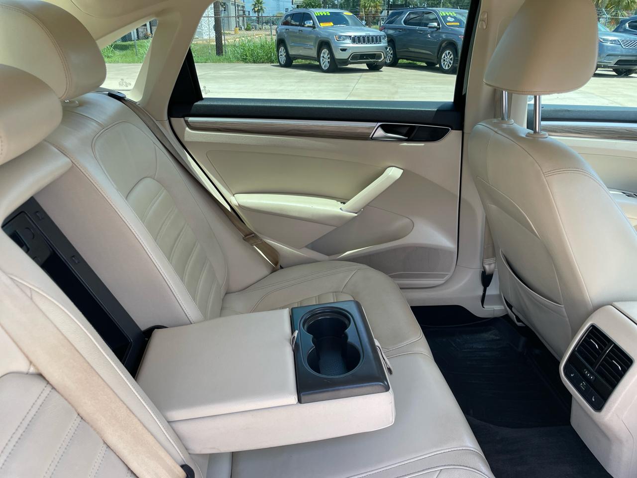 Volkswagen Passat 2.0T SEL Premium Auto 2018