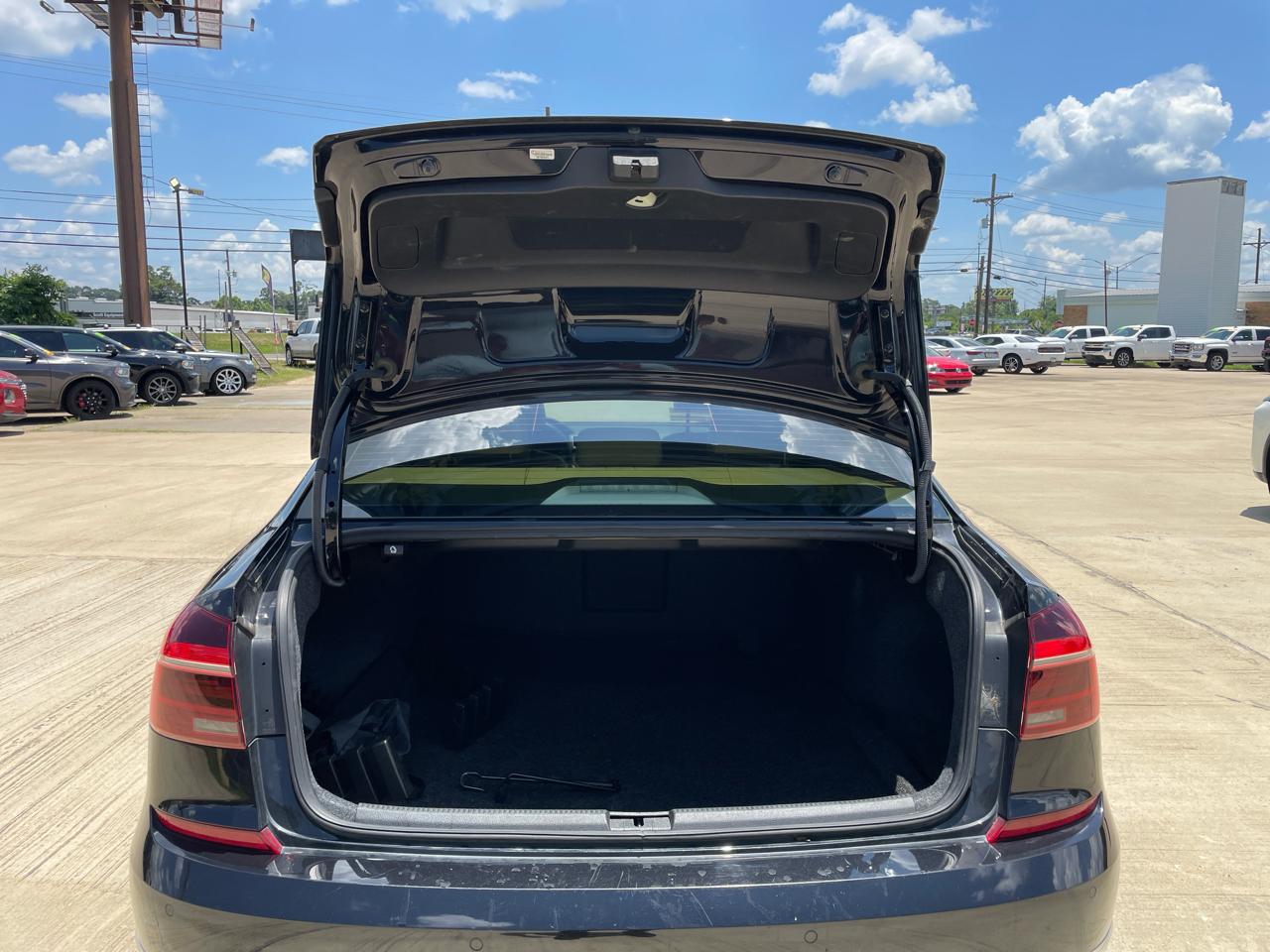 Volkswagen Passat 2.0T SEL Premium Auto 2018