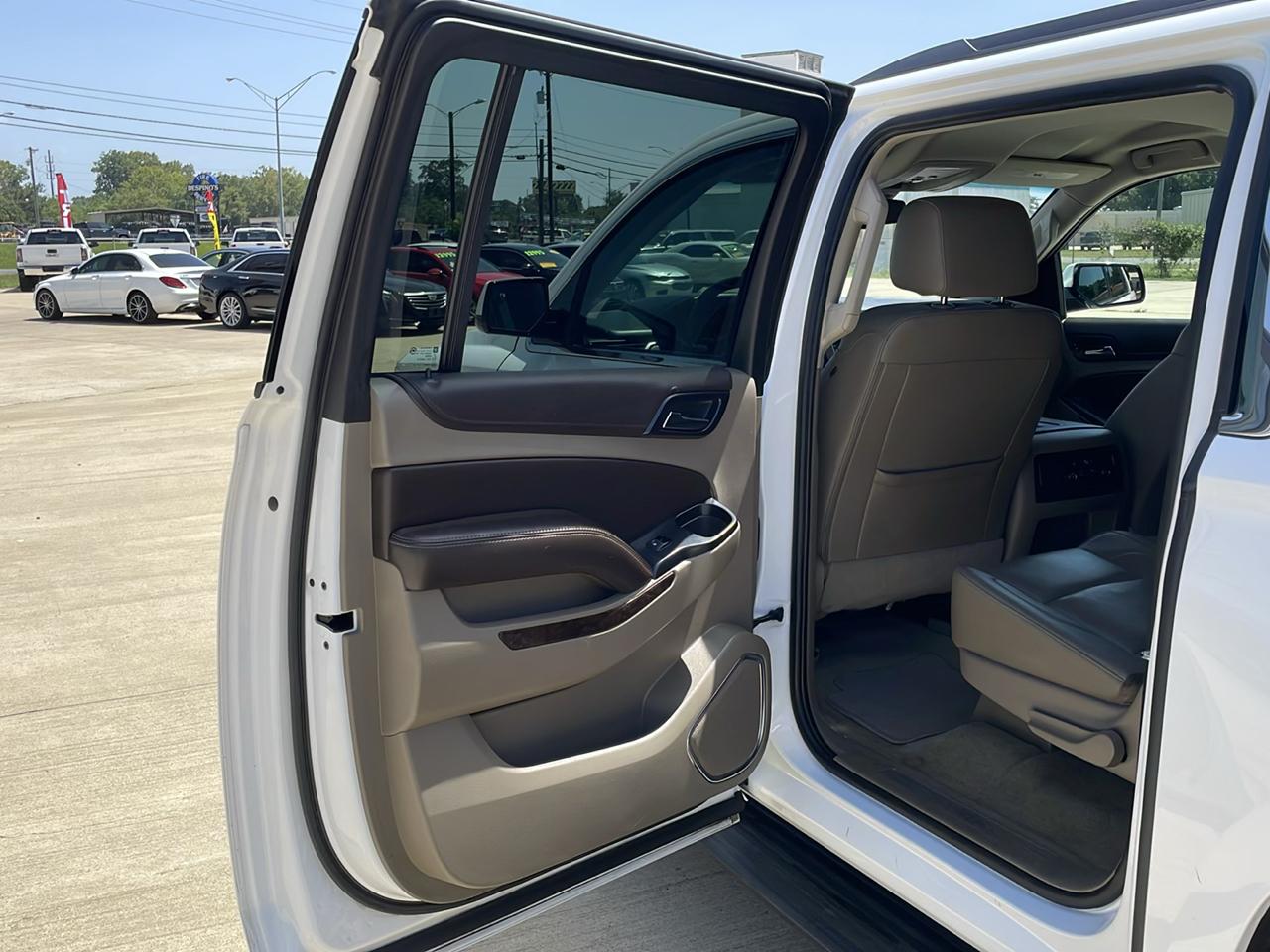 Chevrolet Suburban 2WD 4dr 1500 LT 2018