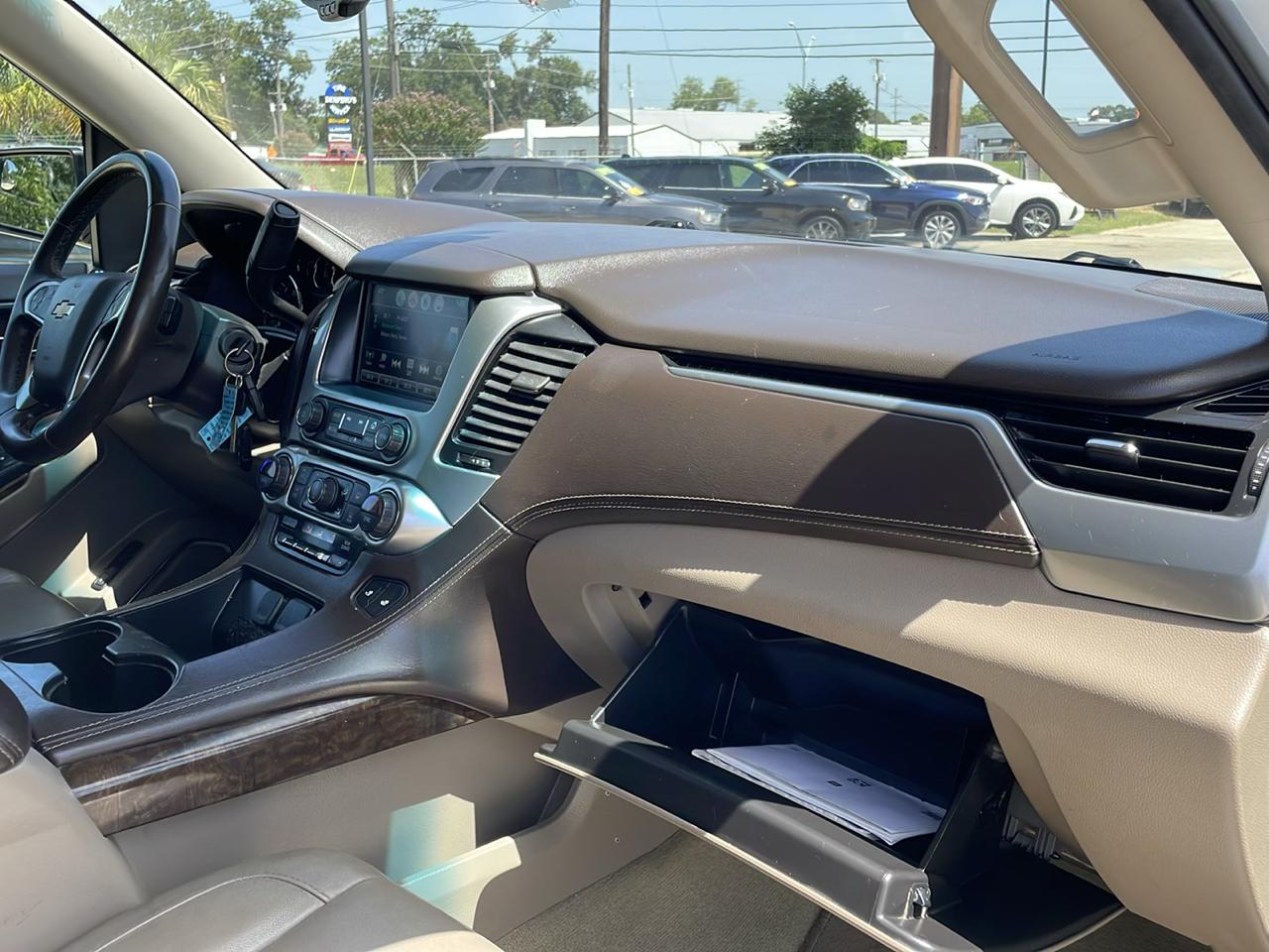 Chevrolet Suburban 2WD 4dr 1500 LT 2018