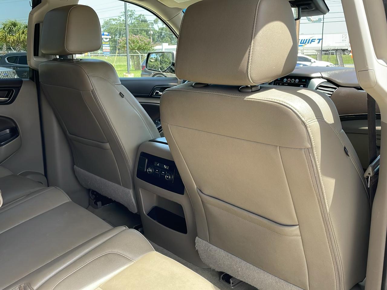 Chevrolet Suburban 2WD 4dr 1500 LT 2018
