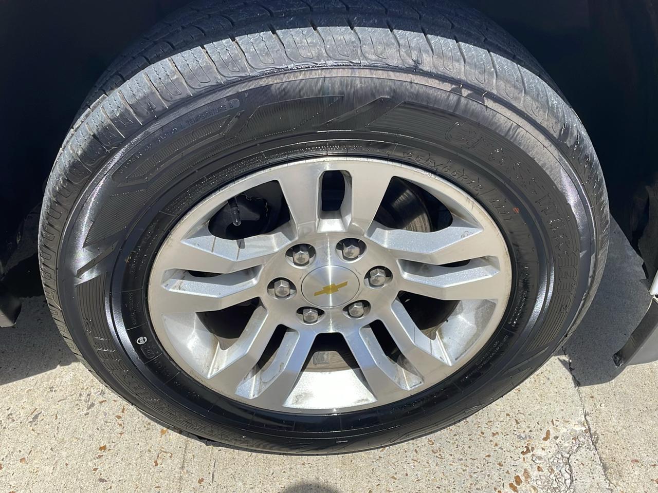 Chevrolet Suburban 2WD 4dr 1500 LT 2018