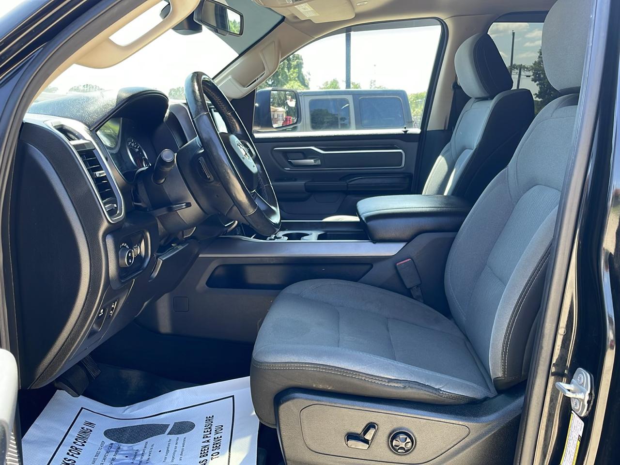 RAM 1500 Big Horn/Lone Star 4x4 Crew Cab 5'7" Box 2019