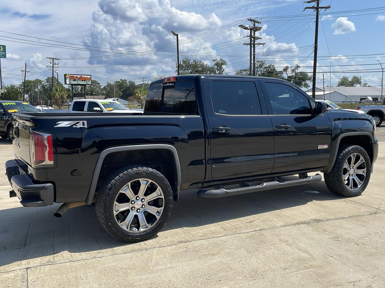 GMC Sierra 1500 4WD Crew Cab 143.5" SLT 2018