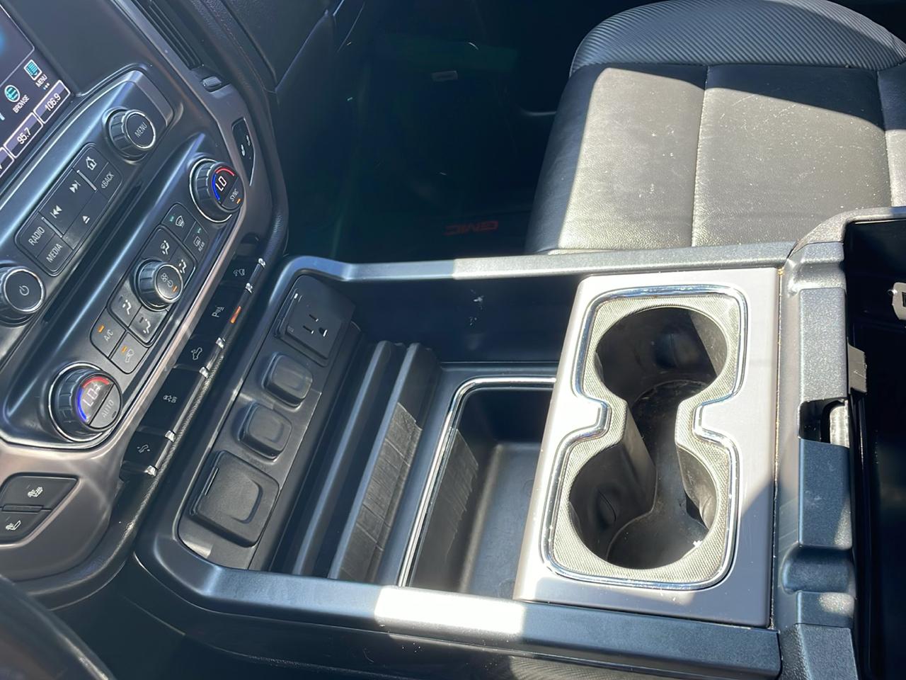 GMC Sierra 1500 4WD Crew Cab 143.5" SLT 2018