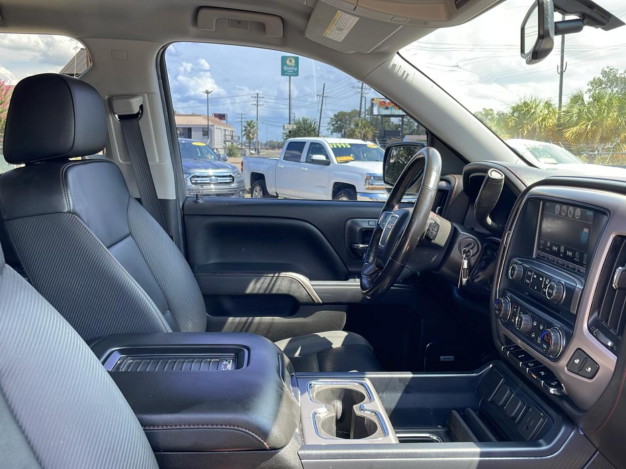 GMC Sierra 1500 4WD Crew Cab 143.5" SLT 2018