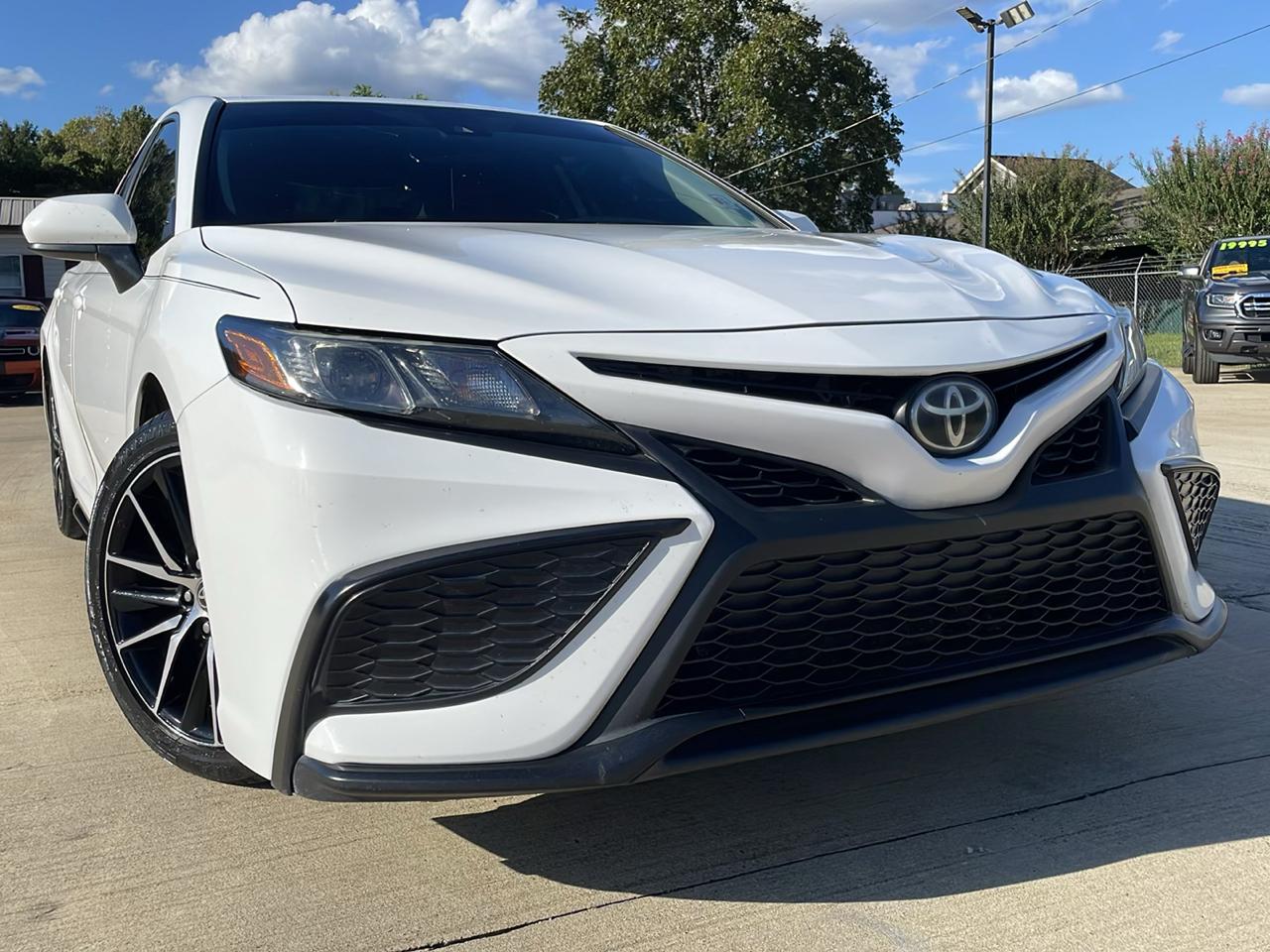 Toyota Camry SE Auto (Natl) 2021