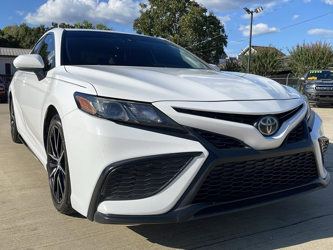 Toyota Camry SE Auto (Natl) 2021