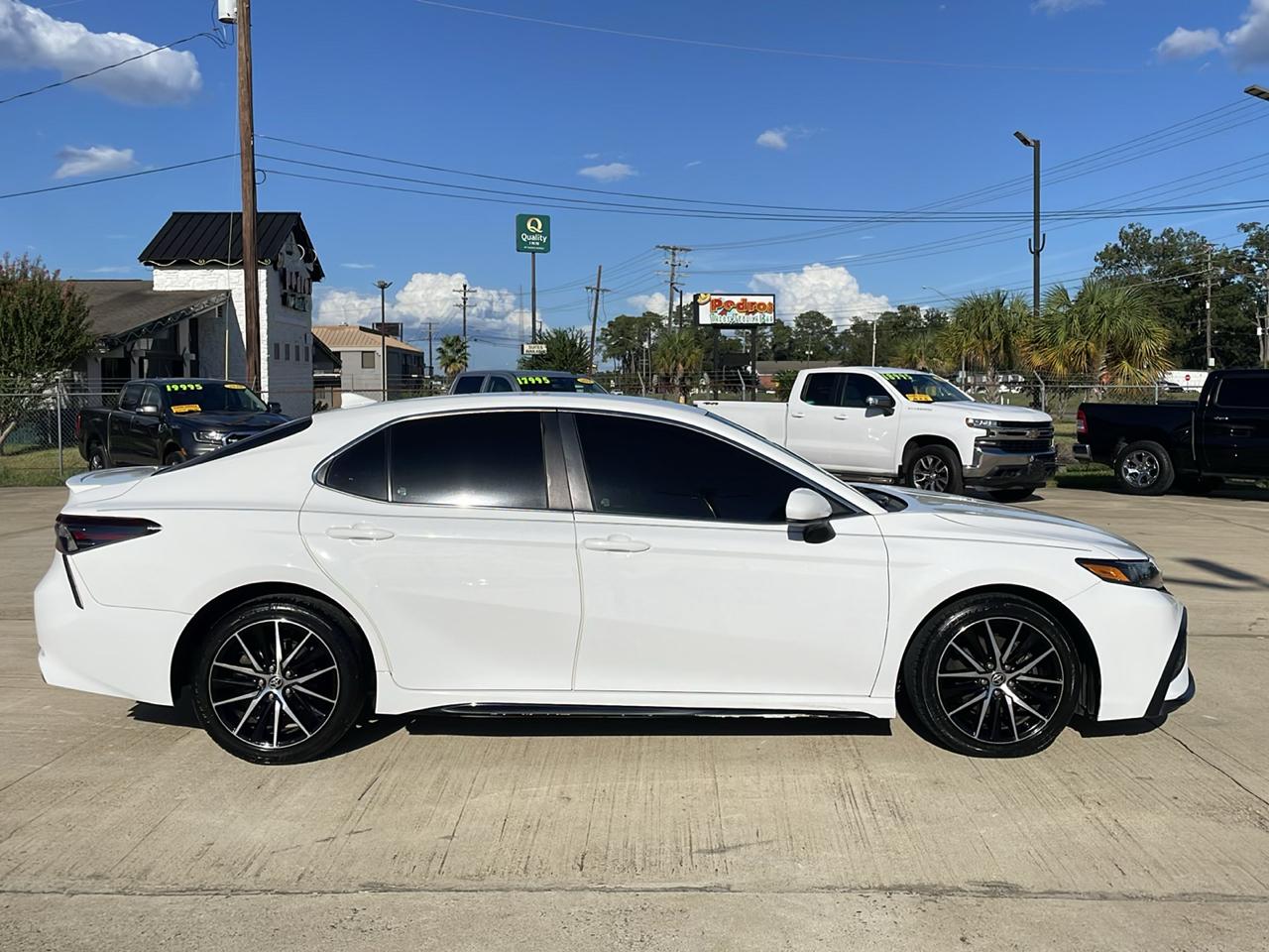Toyota Camry SE Auto (Natl) 2021