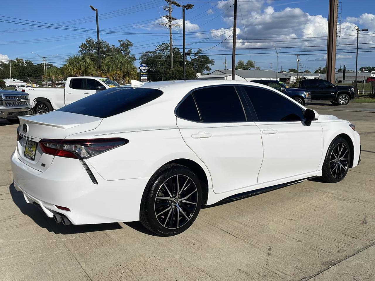Toyota Camry SE Auto (Natl) 2021
