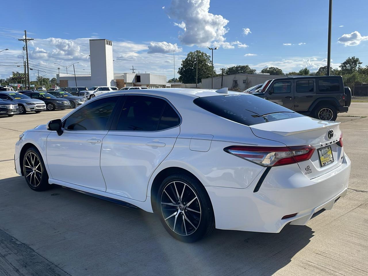 Toyota Camry SE Auto (Natl) 2021