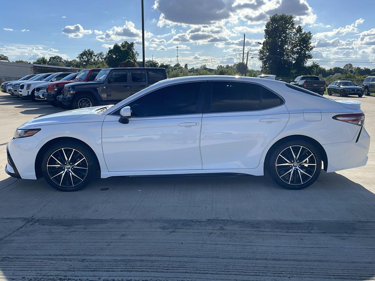 Toyota Camry SE Auto (Natl) 2021