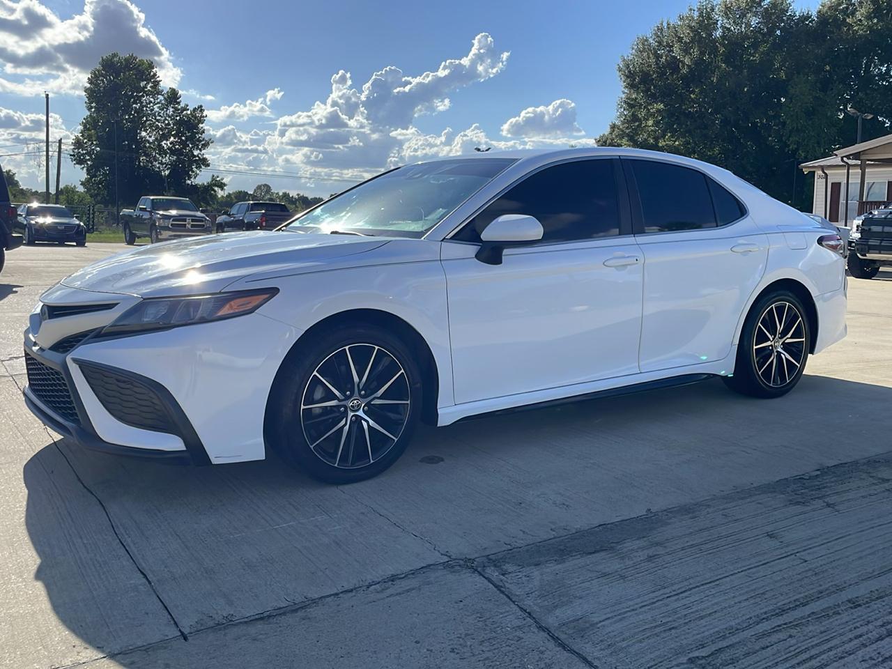 Toyota Camry SE Auto (Natl) 2021