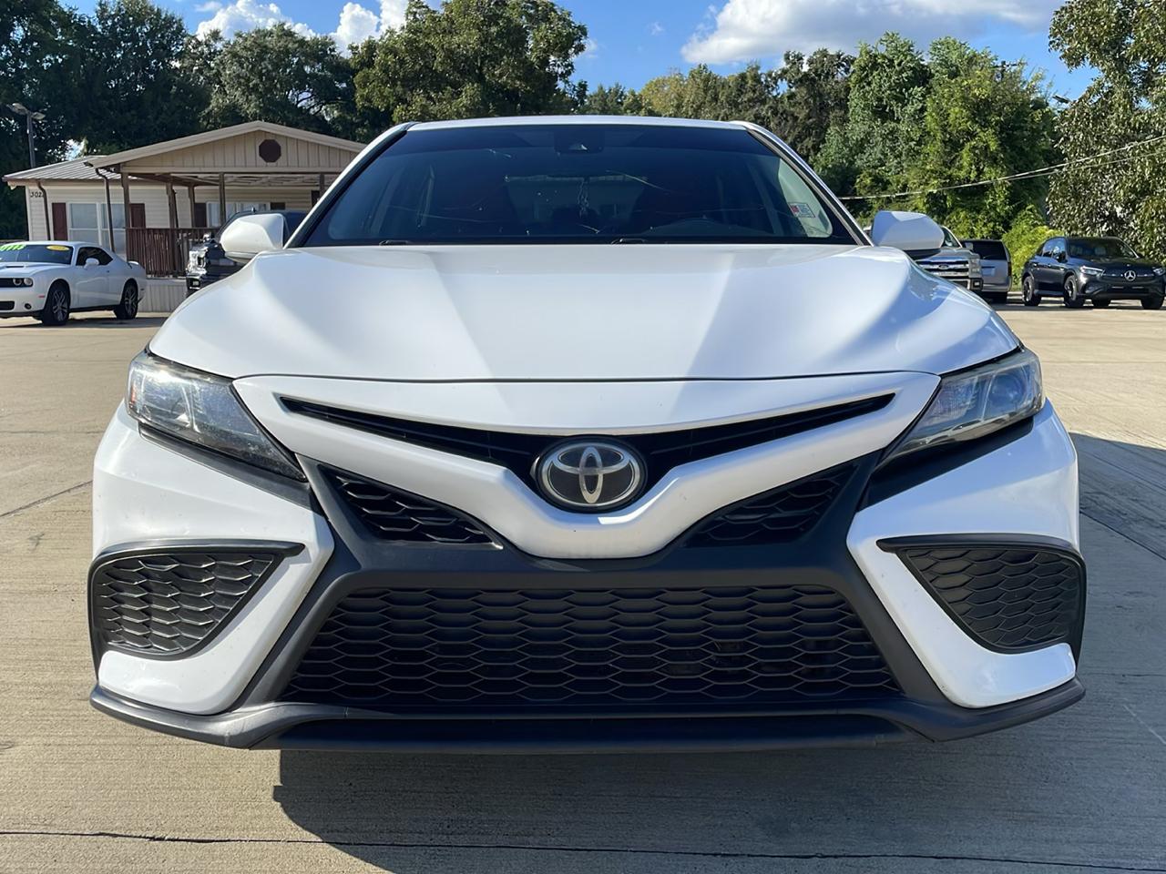 Toyota Camry SE Auto (Natl) 2021
