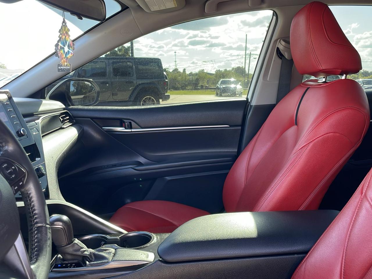 Toyota Camry SE Auto (Natl) 2021