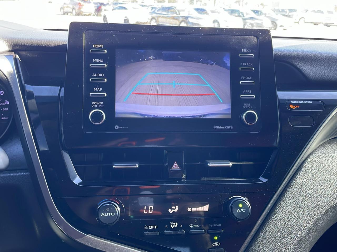 Toyota Camry SE Auto (Natl) 2021