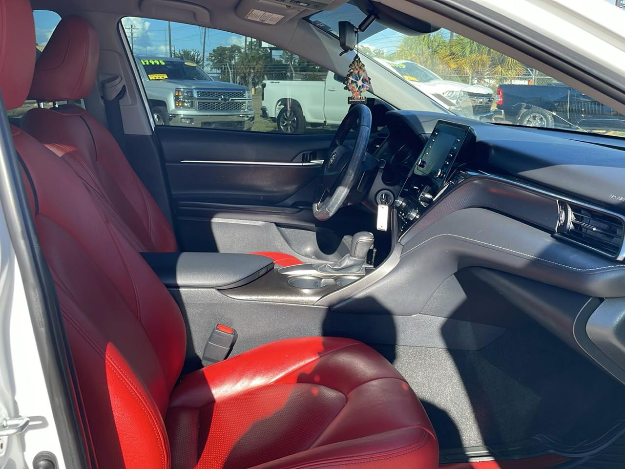 Toyota Camry SE Auto (Natl) 2021