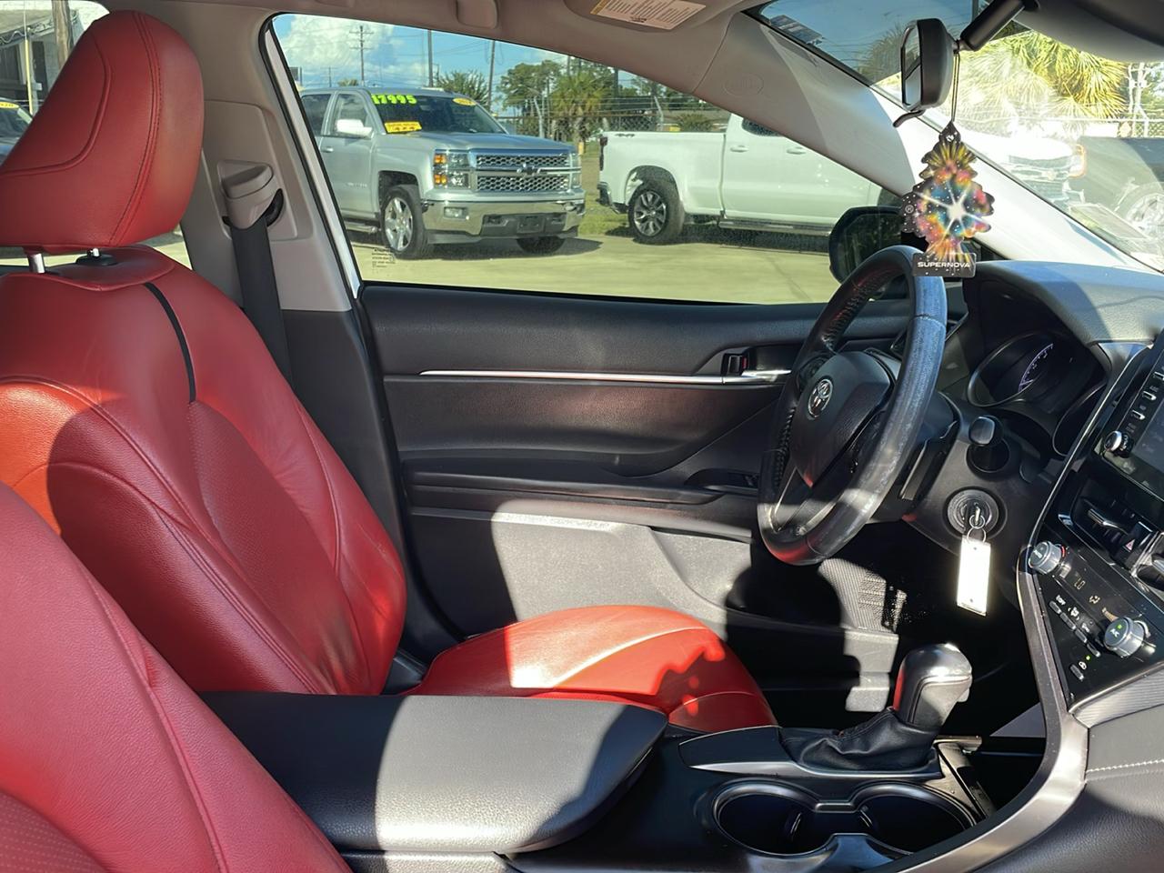 Toyota Camry SE Auto (Natl) 2021