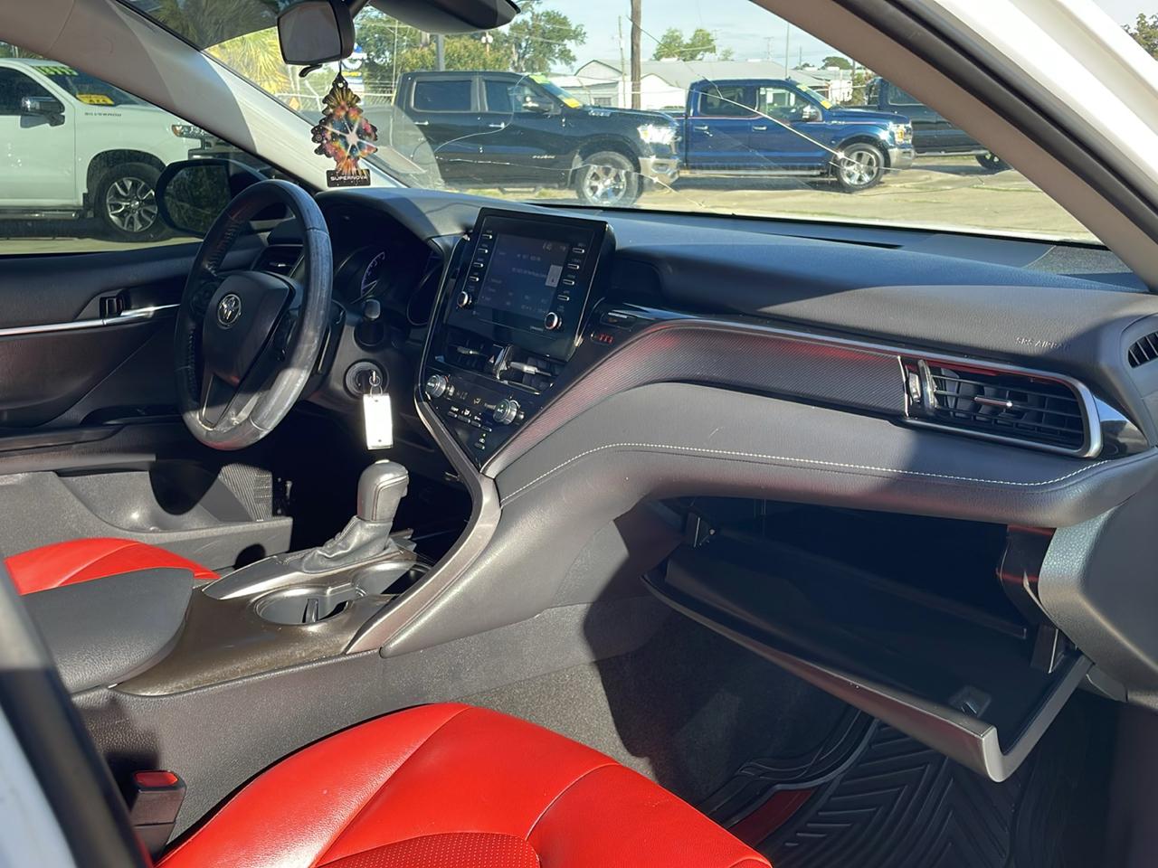 Toyota Camry SE Auto (Natl) 2021