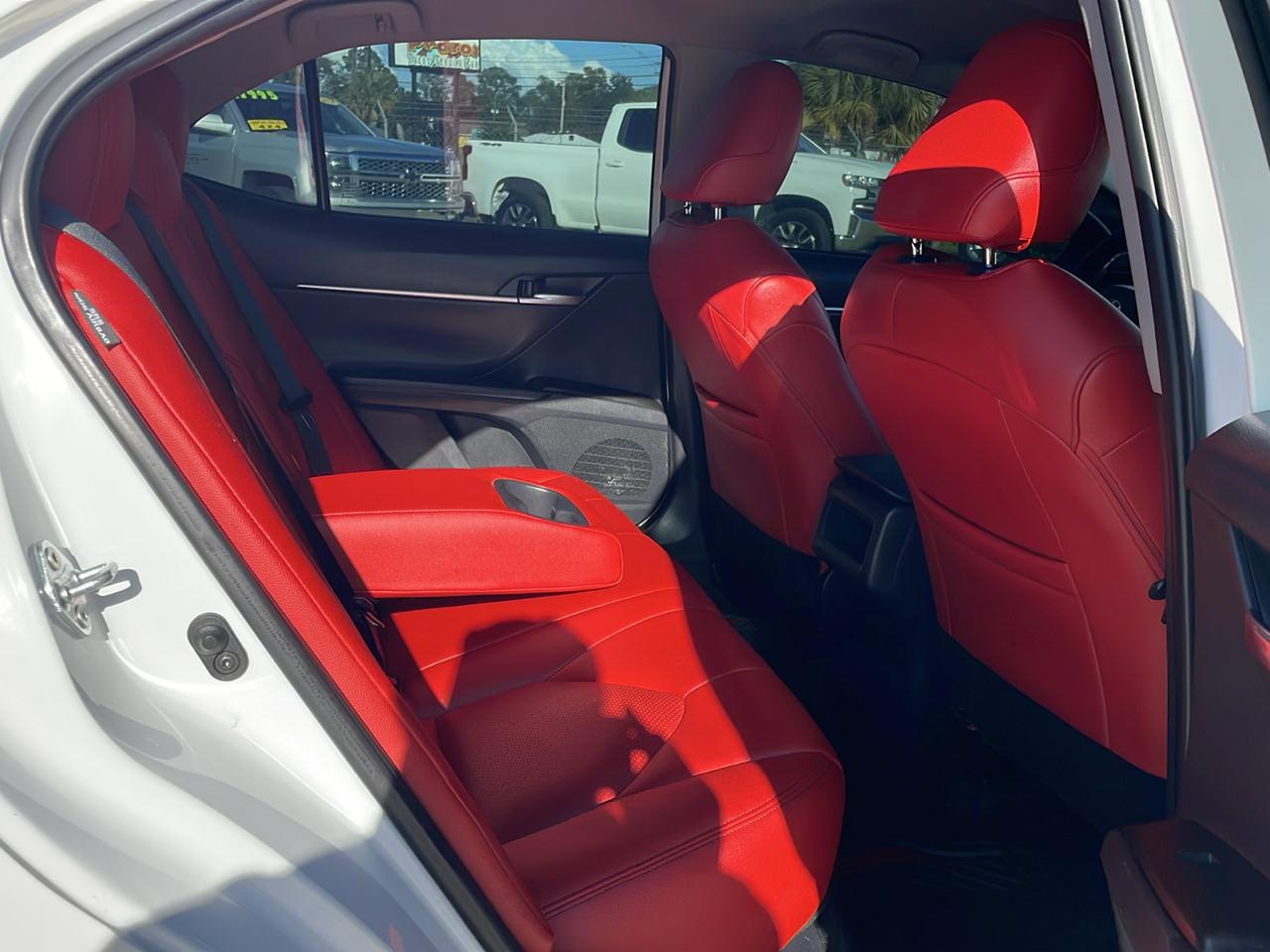 Toyota Camry SE Auto (Natl) 2021