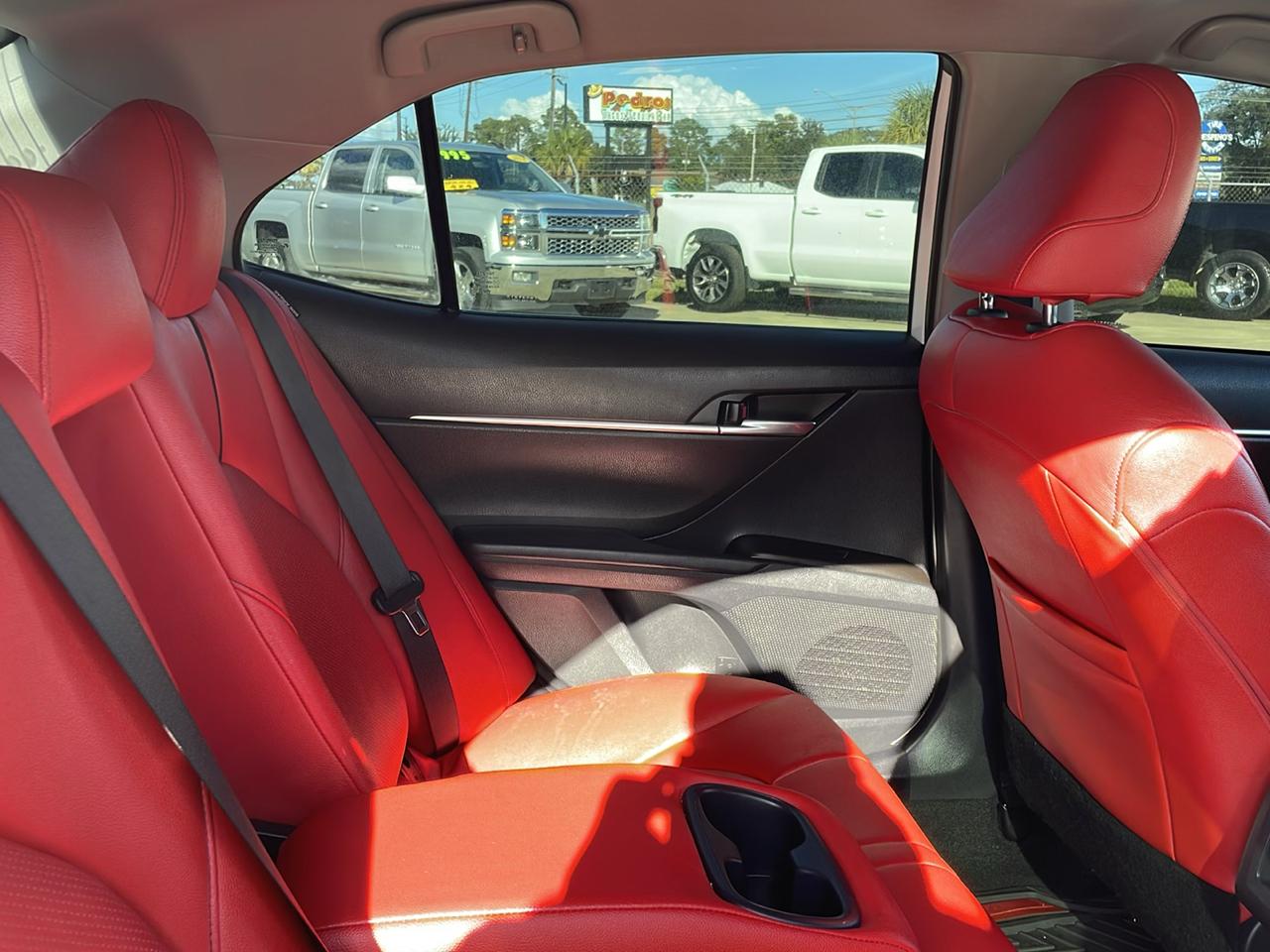 Toyota Camry SE Auto (Natl) 2021