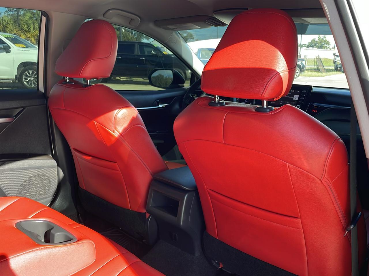 Toyota Camry SE Auto (Natl) 2021