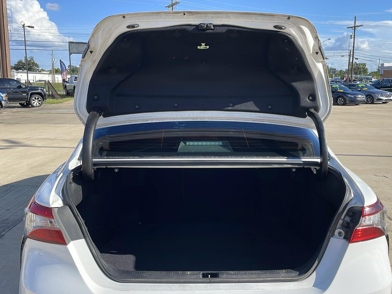 Toyota Camry SE Auto (Natl) 2021