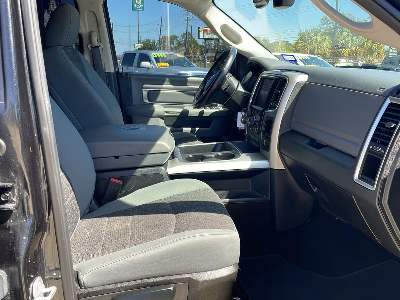 RAM 1500 Classic Lone Star 4x2 Crew Cab 5'7" Box 2019