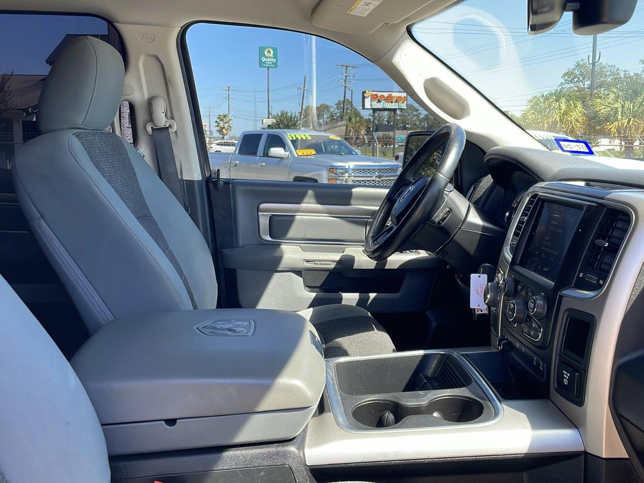 RAM 1500 Classic Lone Star 4x2 Crew Cab 5'7" Box 2019