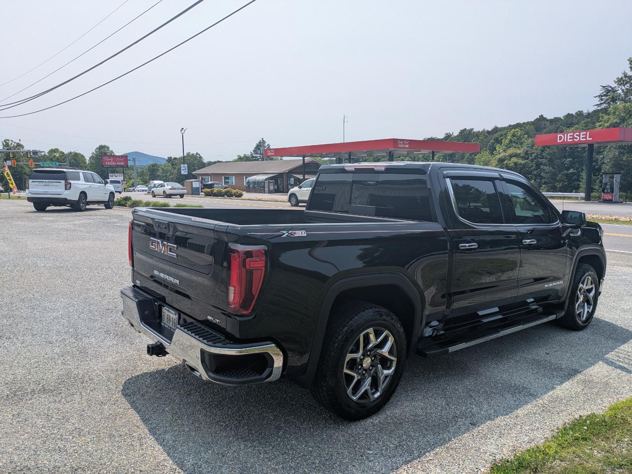 GMC Sierra 1500 SLT Crew Cab 4WD 2024
