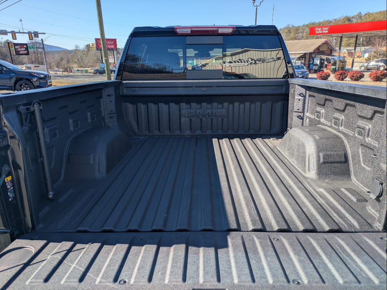 GMC Sierra 1500 SLT Crew Cab 4WD 2024