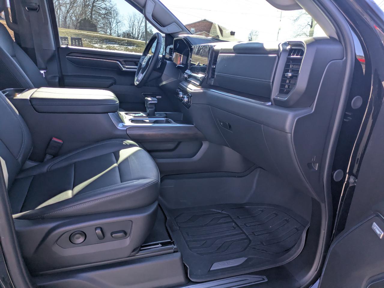 GMC Sierra 1500 SLT Crew Cab 4WD 2024