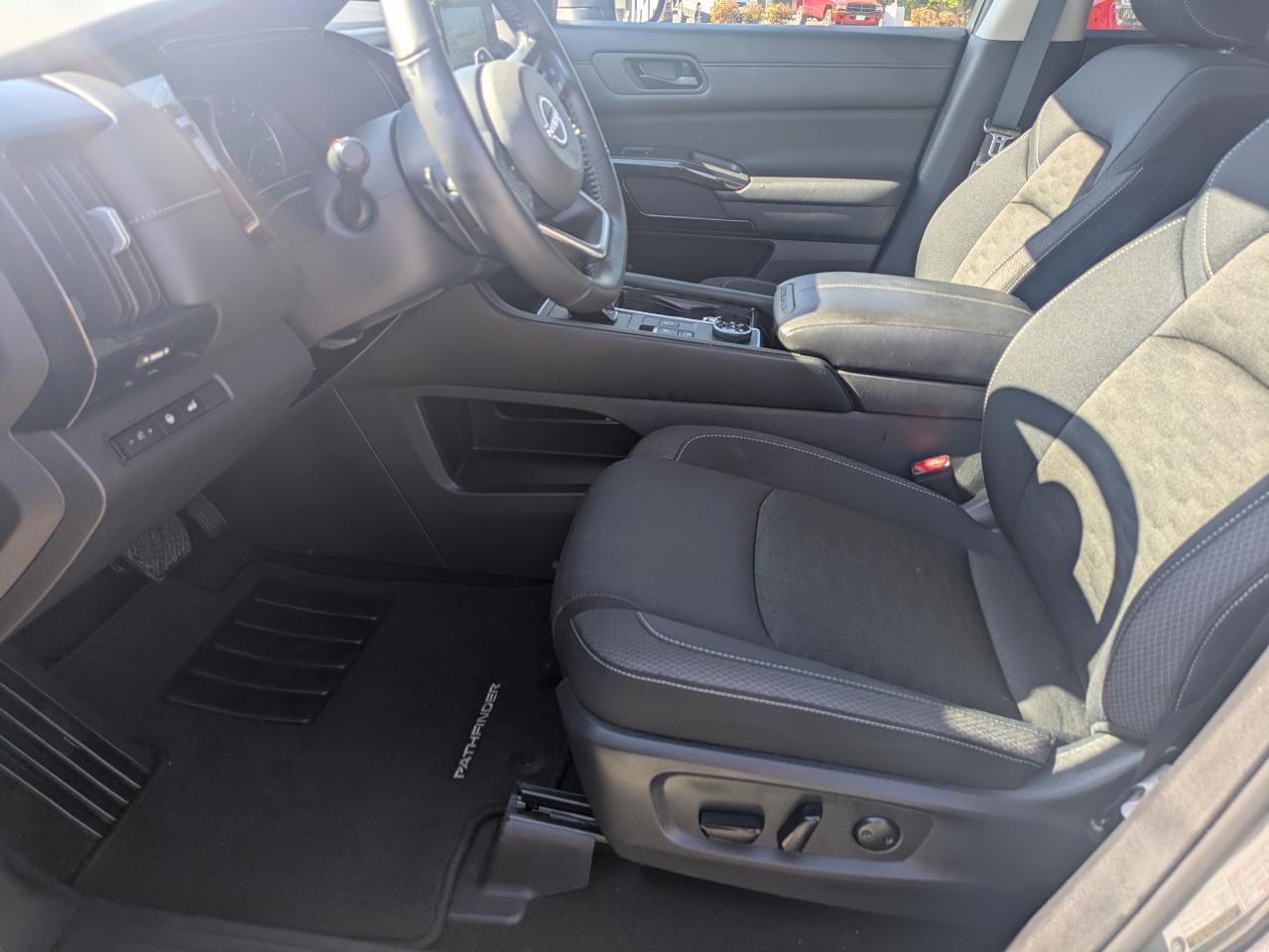 Nissan Pathfinder SV 4WD 2025