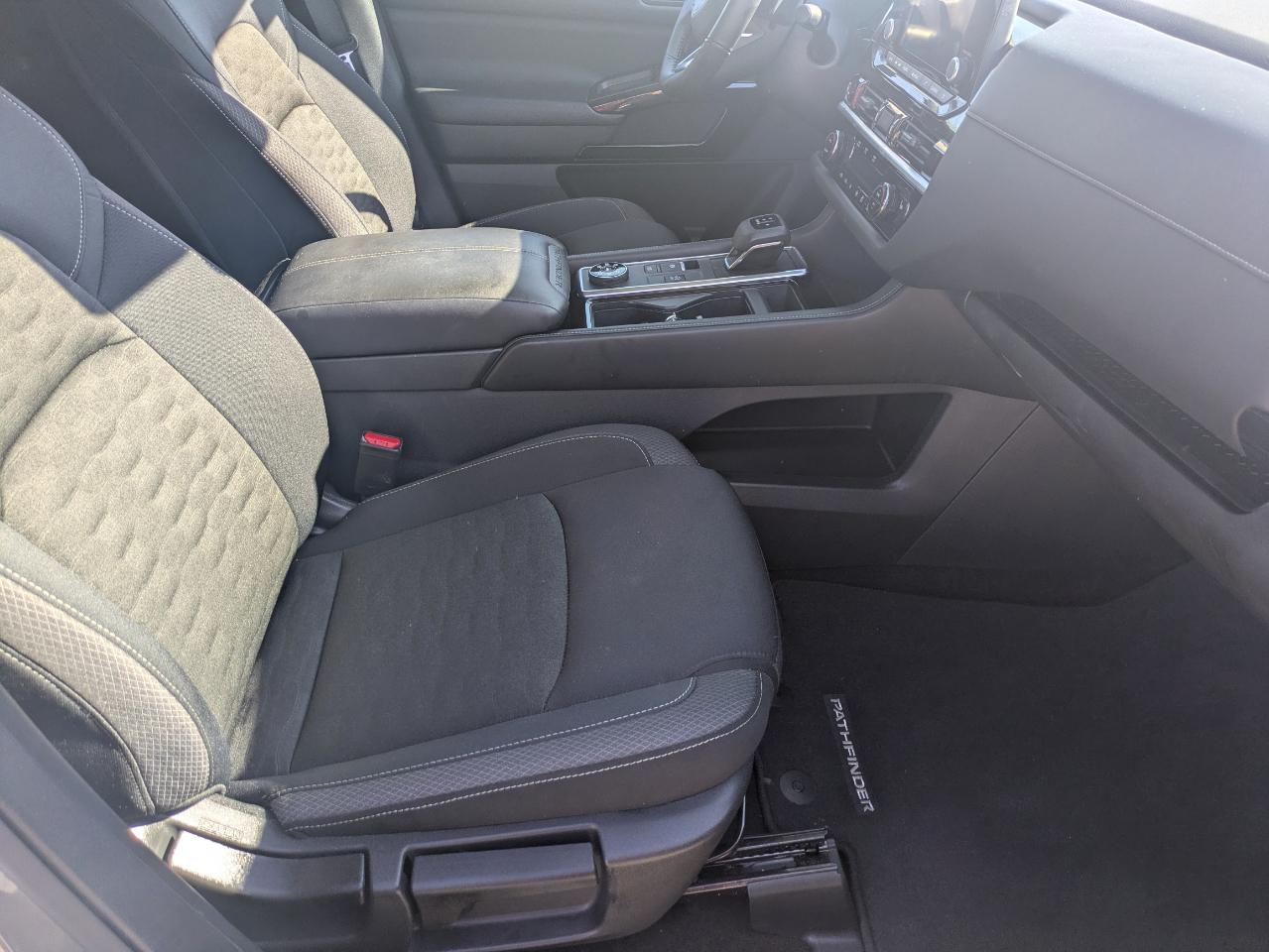 Nissan Pathfinder SV 4WD 2025