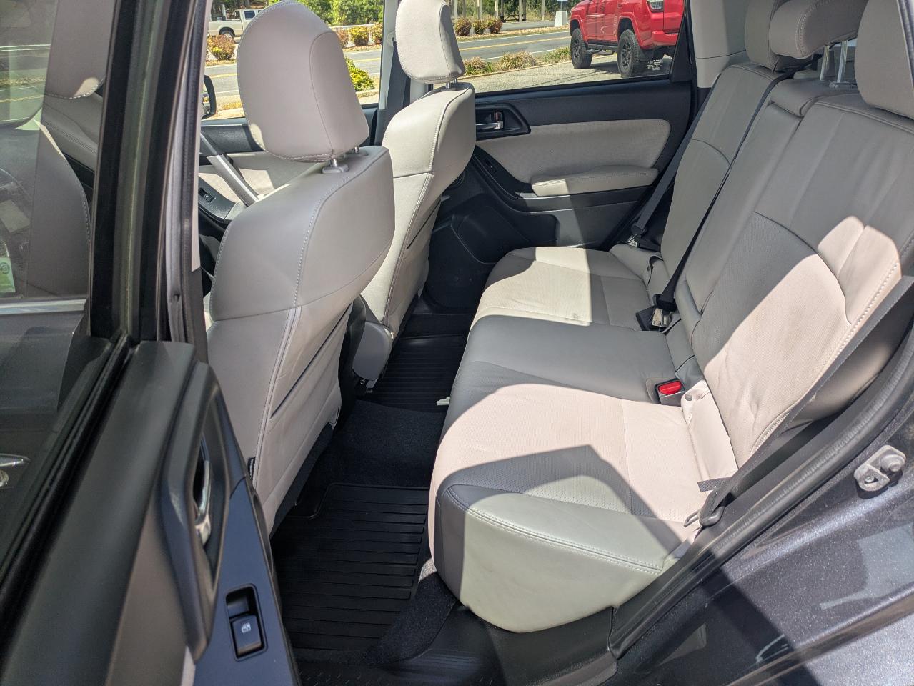 Subaru Forester 2.5i Touring 2014