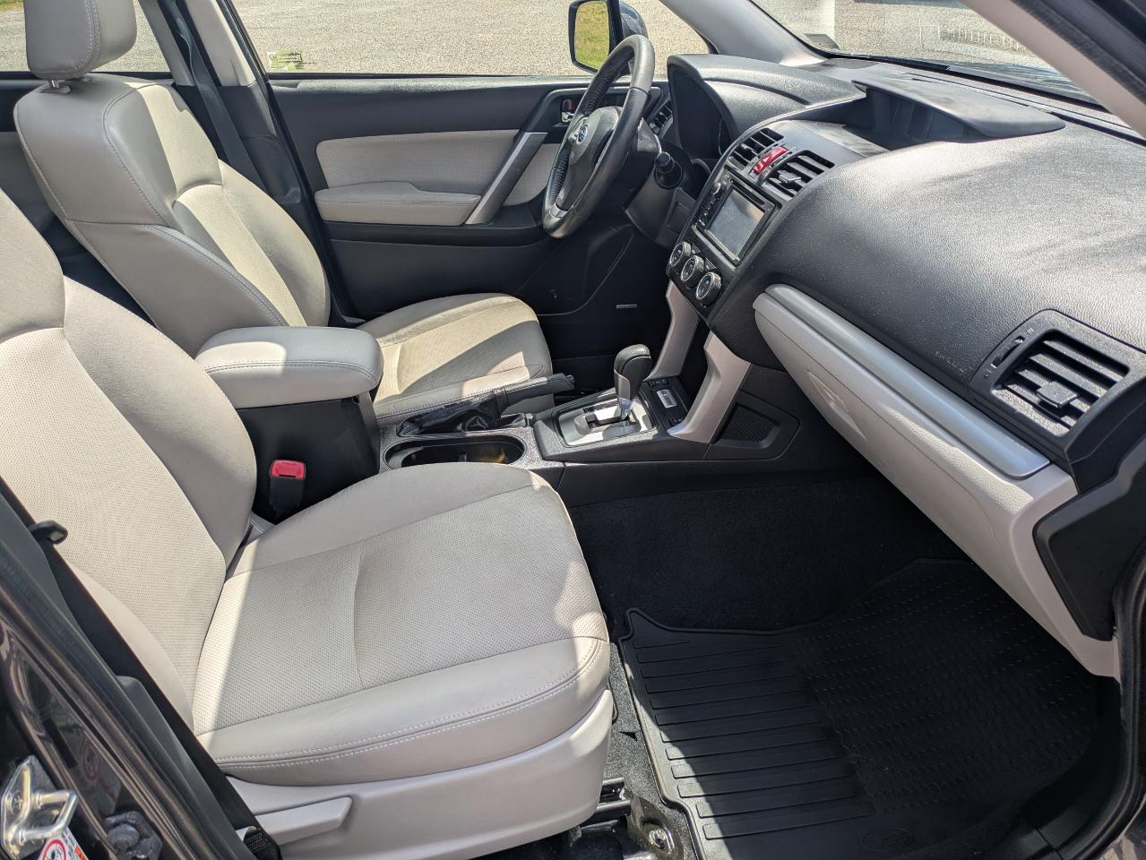 Subaru Forester 2.5i Touring 2014