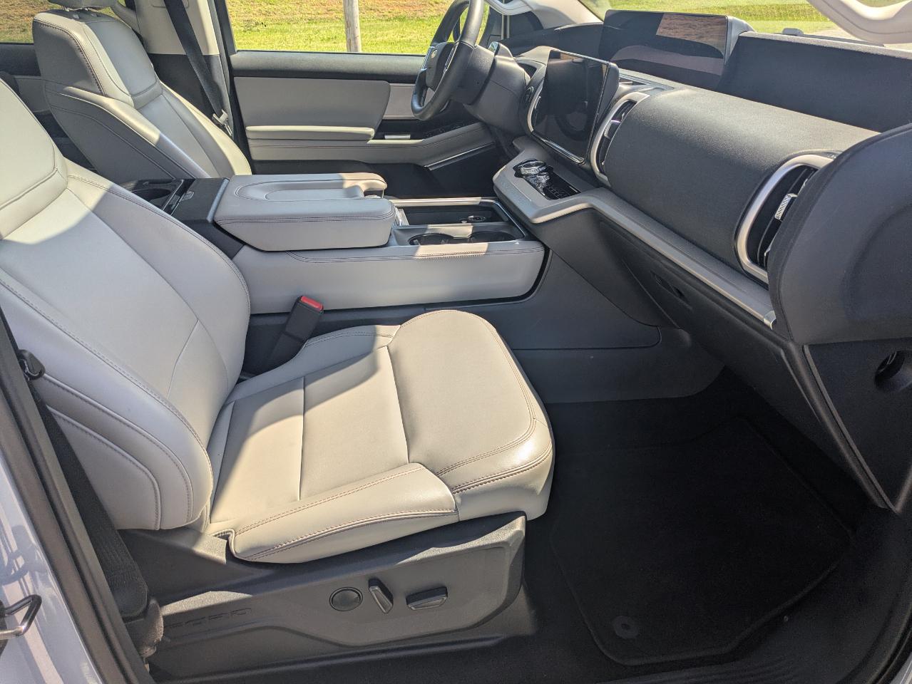 Ford Expedition Active 4WD 2025