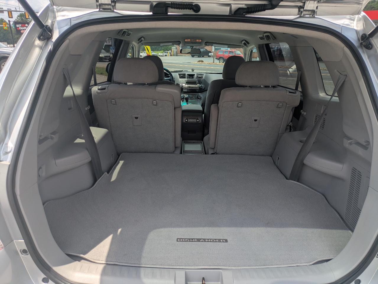 Toyota Highlander Base 2WD V6 2012