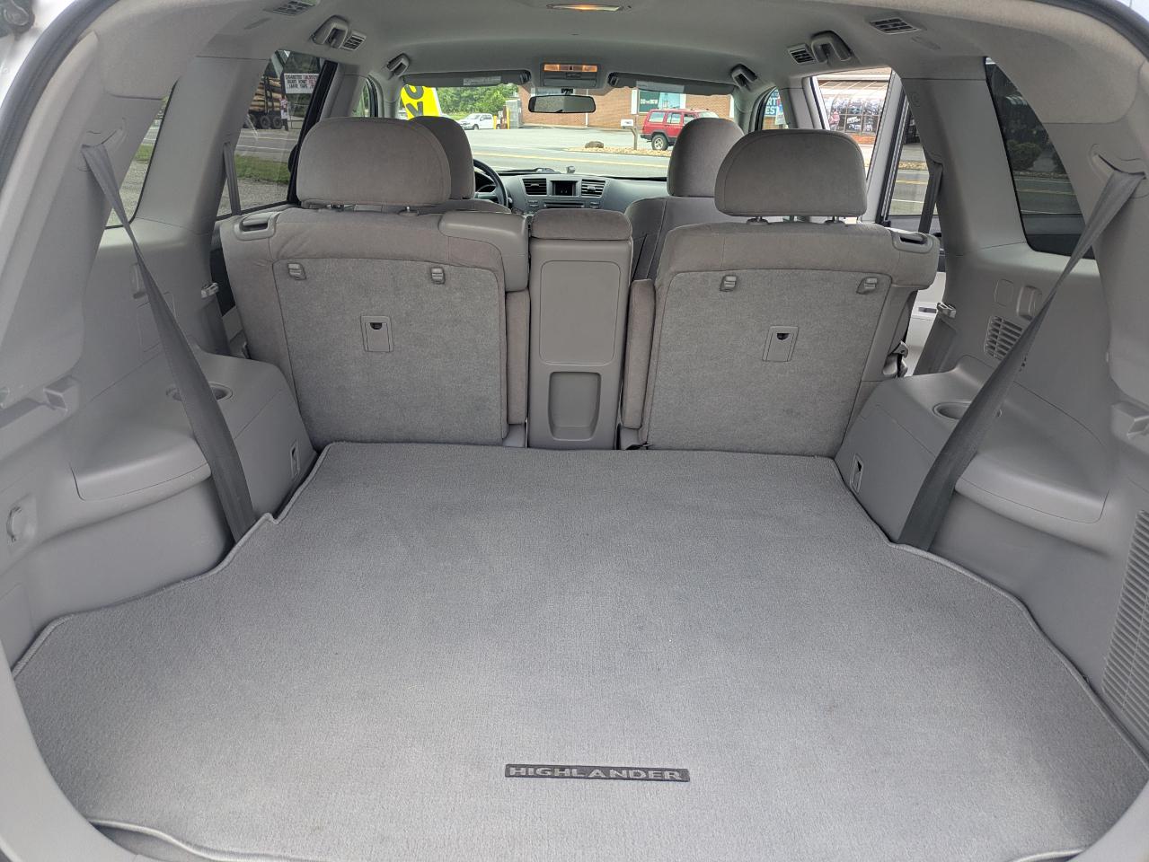 Toyota Highlander Base 2WD V6 2012