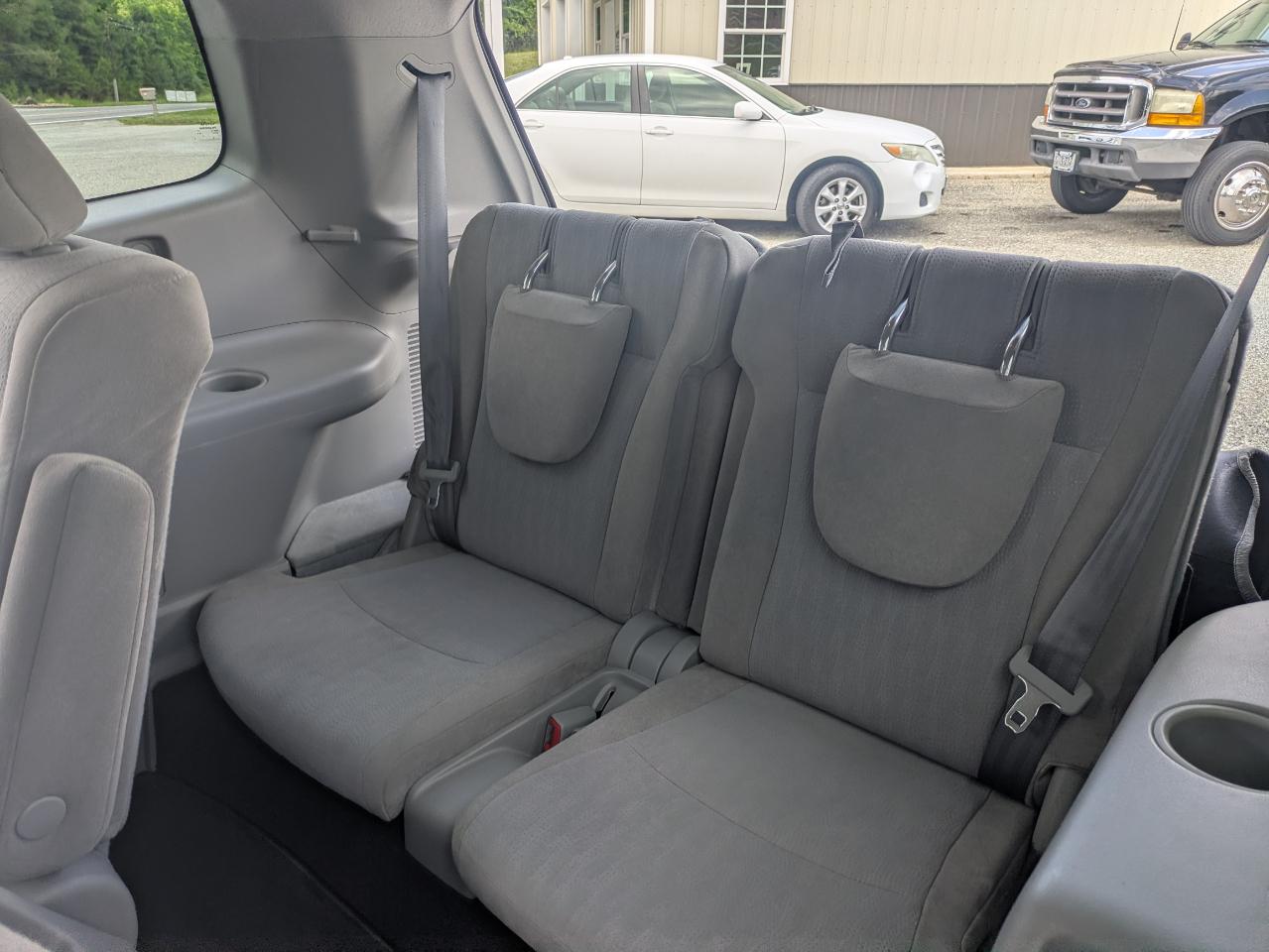 Toyota Highlander Base 2WD V6 2012