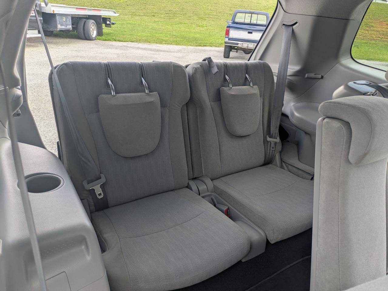 Toyota Highlander Base 2WD V6 2012