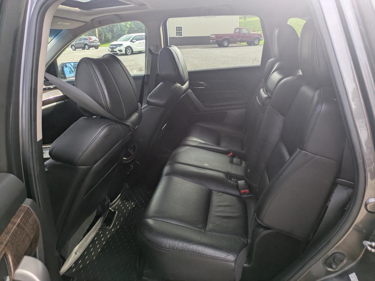 Acura MDX 6-Spd AT w/Tech Package 2011