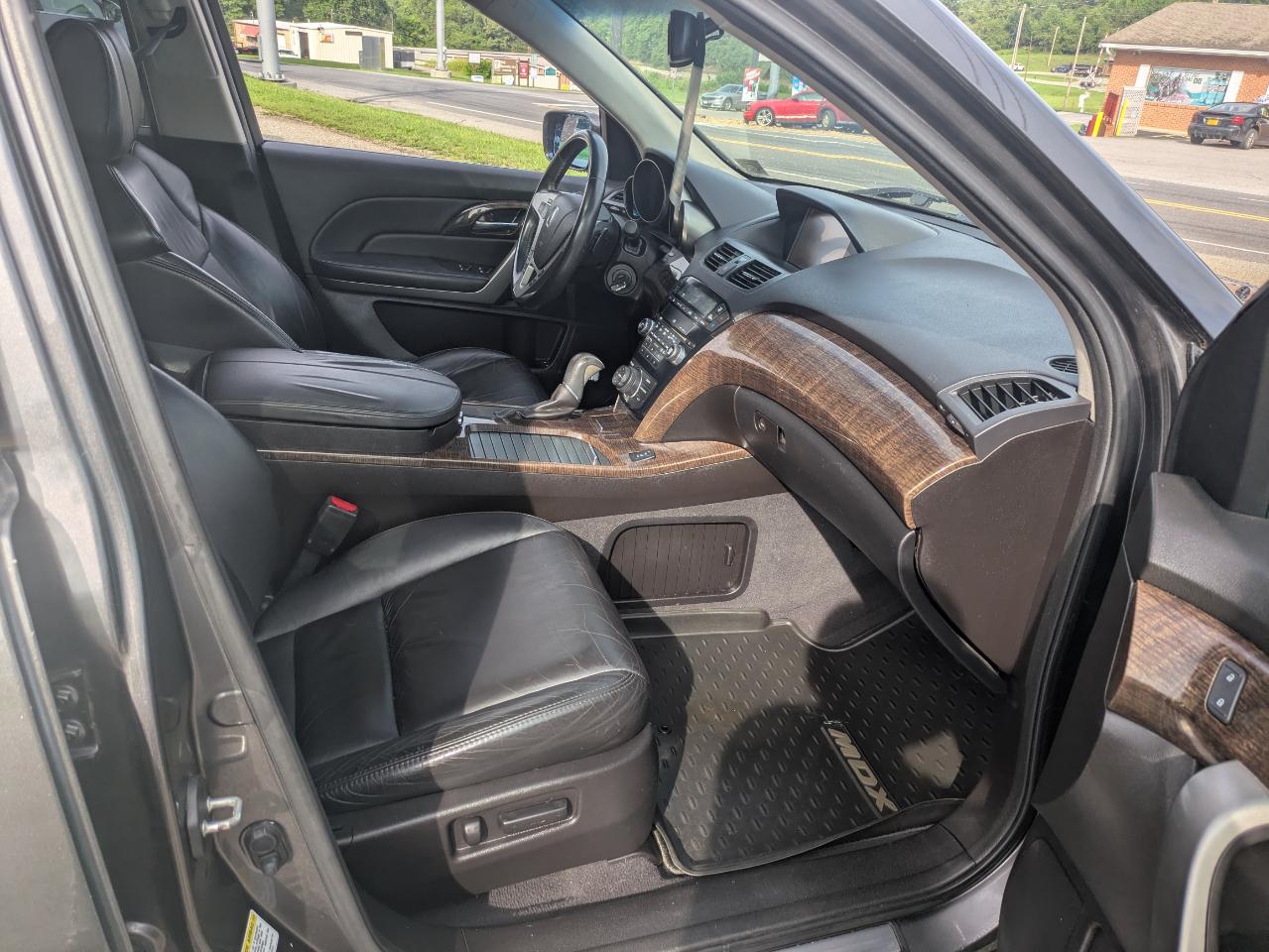 Acura MDX 6-Spd AT w/Tech Package 2011