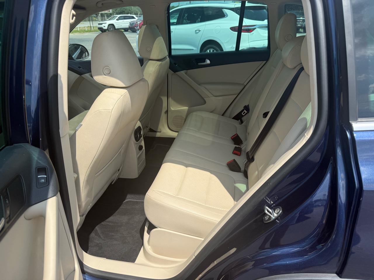 Volkswagen Tiguan SE 2012