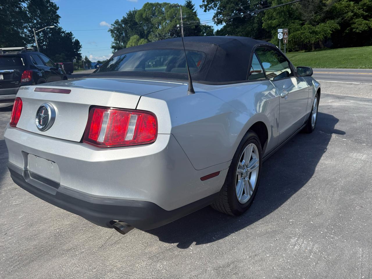 Ford Mustang V6 Convertible 2010