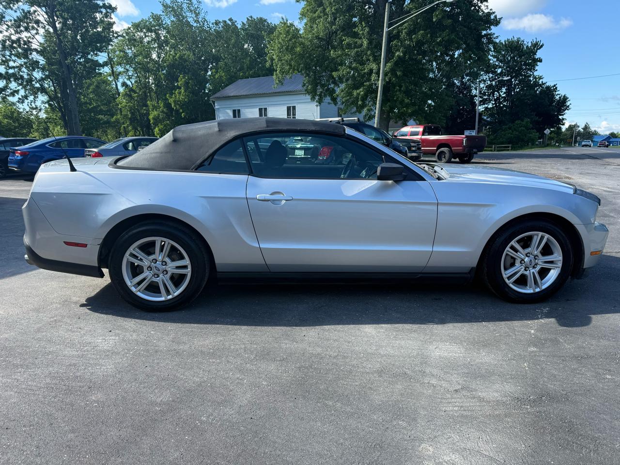 Ford Mustang V6 Convertible 2010