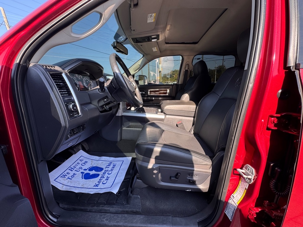 RAM 3500 Laramie Mega Cab 4WD 2011 RAM 3500 Laramie Mega Cab 4WD 2011