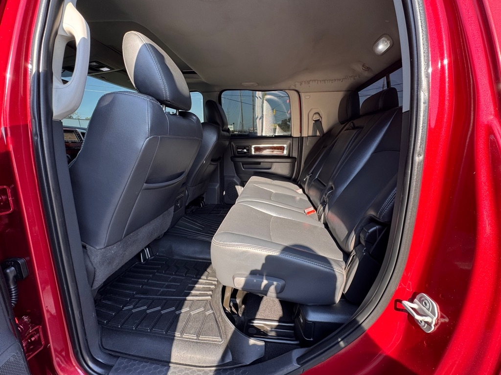 RAM 3500 Laramie Mega Cab 4WD 2011 RAM 3500 Laramie Mega Cab 4WD 2011